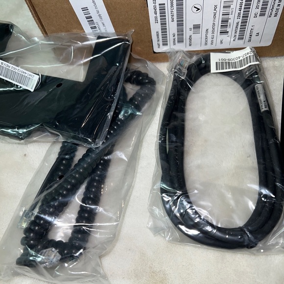 Polycom VVX 411 Gigabit PoE 12-line IP Desktop Phone - Black - New - Picture 5 of 7